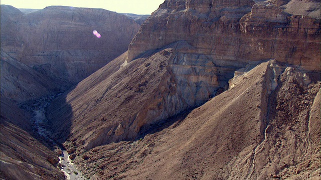 山地/ Ein Gedi，犹太沙漠，以色列的WS空中视角视频素材