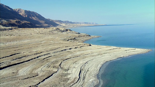 死海附近的山脉鸟瞰图/ Ein Gedi，犹太沙漠，以色列视频素材