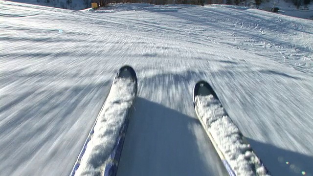 高清:滑雪下坡视频素材