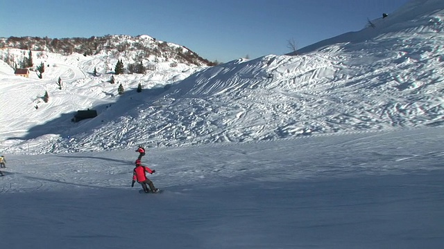 HD:在滑雪坡上视频素材