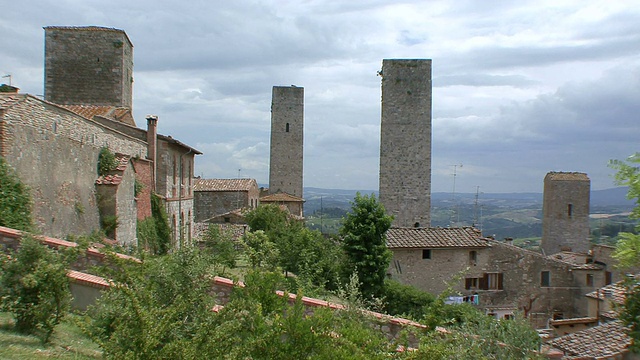 WS View of Towers of town / San Gimignano，托斯卡纳，意大利视频素材