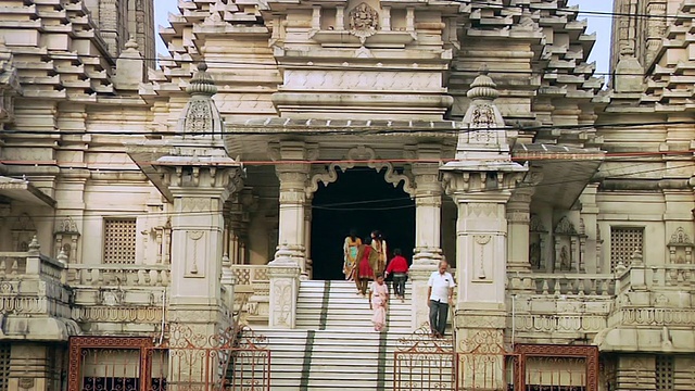 MS游客在Birla Mandir /加尔各答，西孟加拉邦，印度视频素材