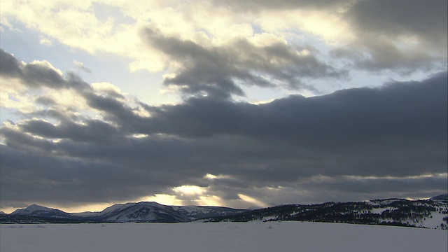 WS云雪景/黄石国家公园，怀俄明州，美国视频素材