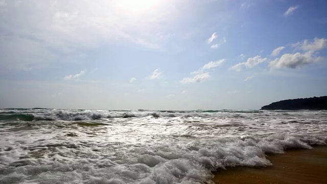 夏日阳光下的海水视频素材