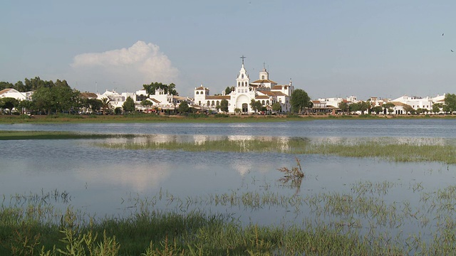 El Rocio小镇，Ermita del Rocio和Pilgrimage / Huelva，安达卢西亚，西班牙视频素材