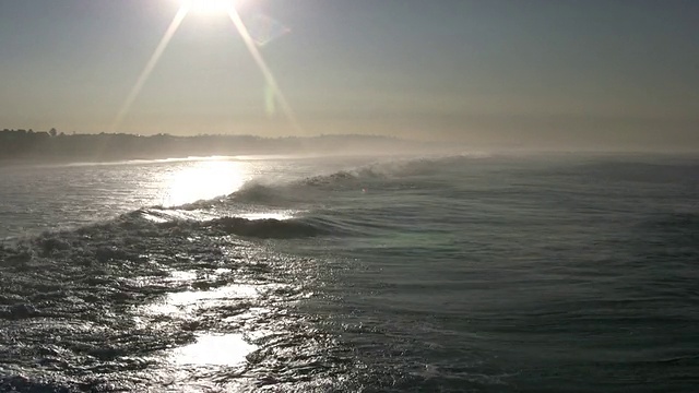 (HD1080i)快速海浪向海岸视频素材