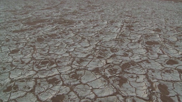 Pan穿过破碎的土地，Sossusvlei，纳米比亚- naukluft视频素材