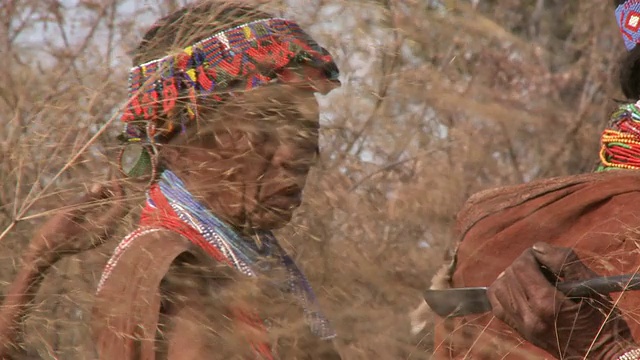 纳米比亚Nyae Nyae的Ju hoansi San Bushmen视频下载