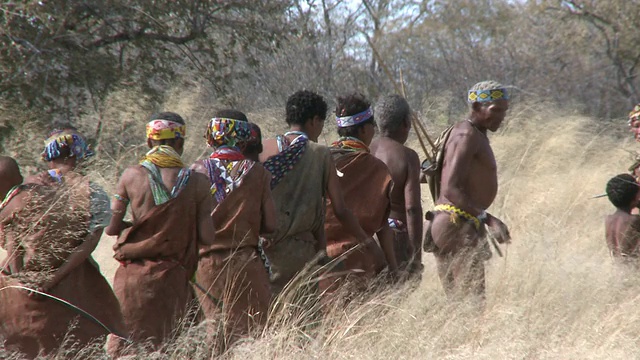 纳米比亚Nyae Nyae的Ju hoansi San Bushmen视频素材