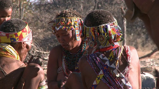 纳米比亚Nyae Nyae的Ju hoansi San Bushmen视频下载