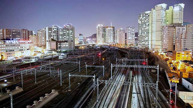 WS T/L火车站和夜晚的城市景观/韩国首尔视频素材