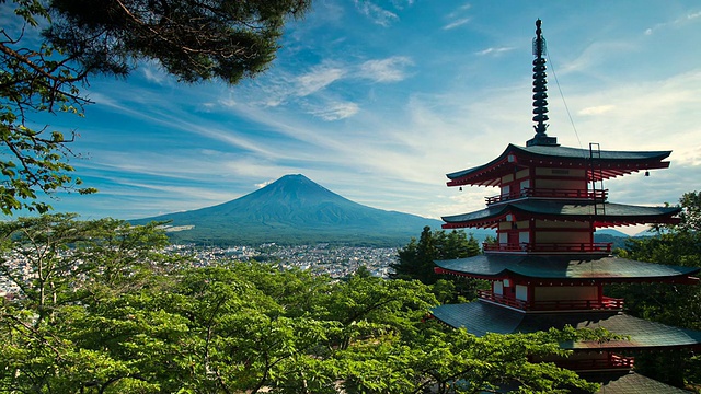 T/L WS宝塔和富士山在夏季下午/藤吉田，山梨县，日本视频素材