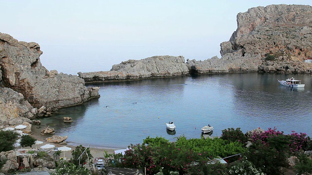 宁静祥和的地中海海湾罗德斯岛，爱琴海，希腊，欧洲视频素材