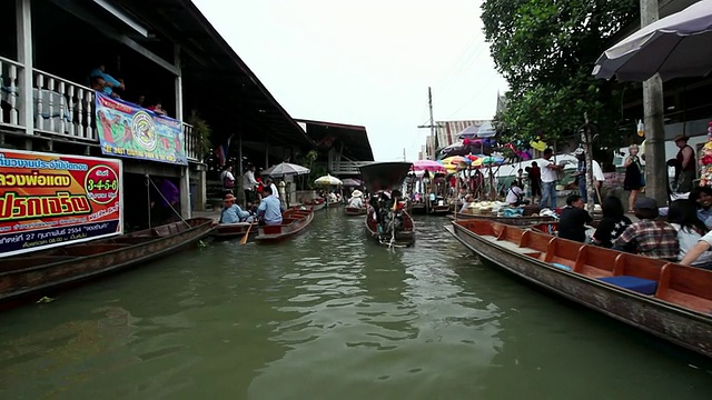 泰国曼谷Ratchaburi Provinvr的Damnoen Saduak浮动市场的WS POV浮动市场视频素材