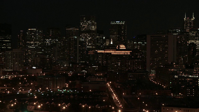 城市夜景/芝加哥，伊利诺伊州，美国视频素材