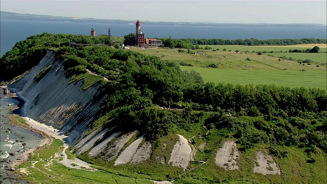 灯塔的WS鸟瞰图位于岛/ Hiddensee，梅克伦堡- vorpommern，德国视频素材