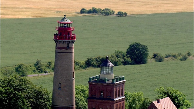 灯塔/ Hiddensee的CU AERIAL TS视图，Mecklenburg-Vorpommern，德国视频素材