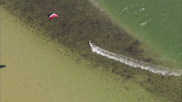 海滩/ Sylt，石勒苏益格-荷尔斯泰因，德国的WS AERIAL ZO视图视频素材