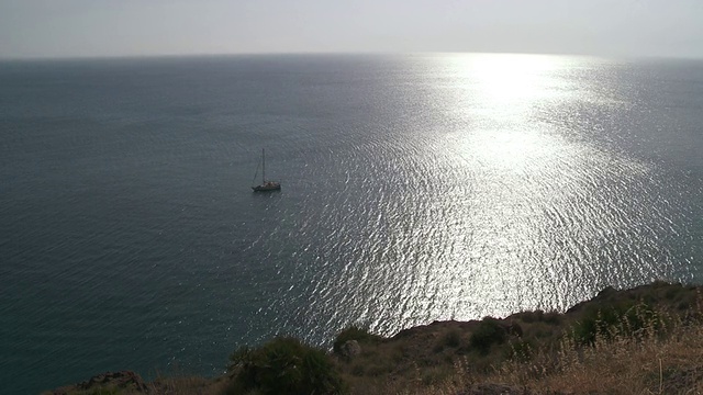 在海上的船/ Cabo De Gata，安达卢西亚，西班牙视频素材