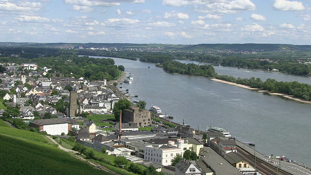 附近河流的WS景观/ RÃ¼desheim, Hesse，德国视频素材