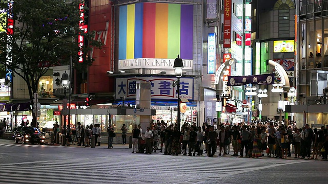 黄昏繁忙的街道十字路口/日本东京视频素材