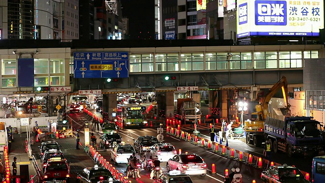 WS HA晚上繁忙的街道/日本东京视频素材