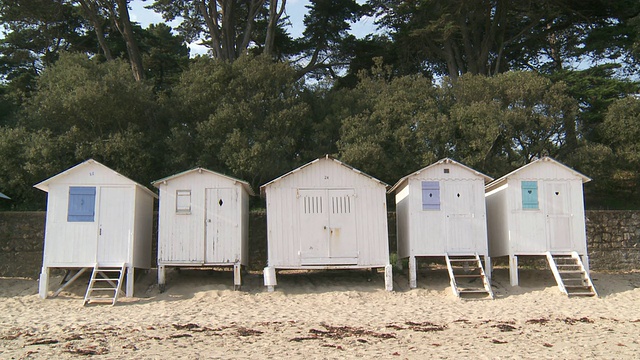 女士海滩小屋在La plage des Dames / Noirmoutier, Vendee，法国视频素材