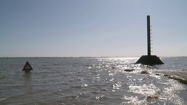 Le Passage du Gois in ocean / Noirmoutier女士，Vendee，法国视频素材