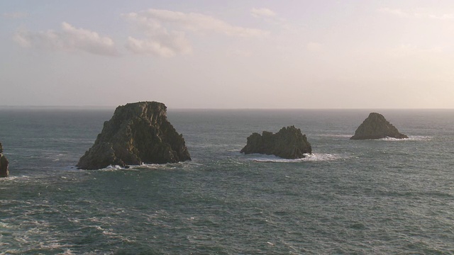 日落时分，法国布列塔尼市滨海卡玛雷特的La Pointe de Pen-Hir美景视频素材