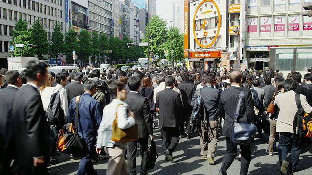 人们走在街上/日本东京视频素材