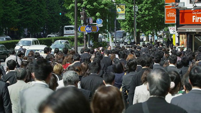 人们走在街上/日本东京视频素材