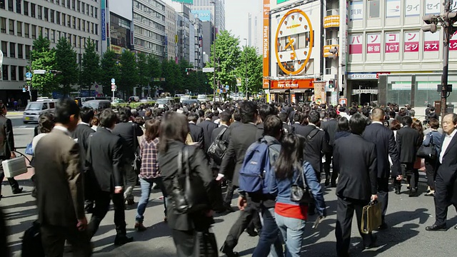 人们走在街上/日本东京视频素材