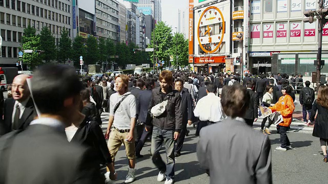 人们走在街上/东京，日本东京视频素材