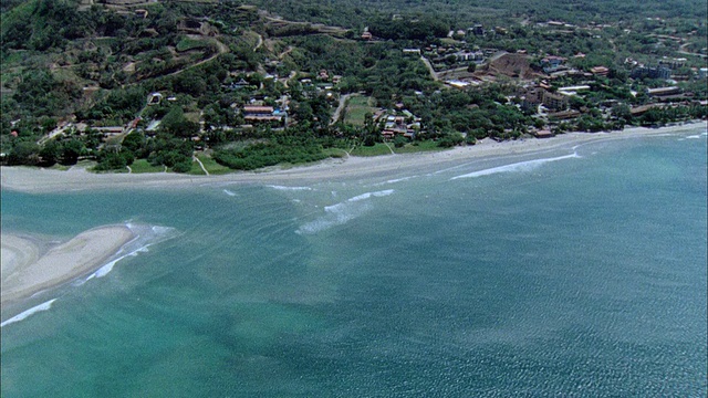 航空WS塔马林多海岸线海滩/瓜纳卡斯特，哥斯达黎加视频素材