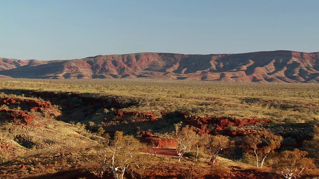 国家公园/ Karijini的山的全景，西澳大利亚，澳大利亚视频素材