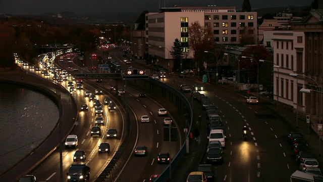 夜间高速公路拍摄/德国萨尔布吕肯视频素材