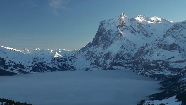 冬天的伯恩斯阿尔卑斯山/格林德沃，伯恩斯Oberland，瑞士格林德沃，伯恩斯Oberland，瑞士视频素材