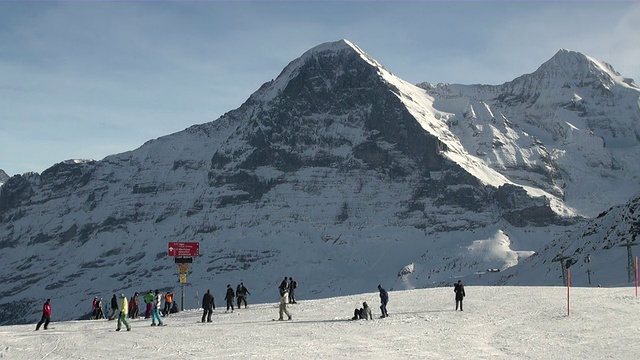 瑞士伯恩斯奥博兰mannlichen / Grindelwald WS滑雪者视频素材