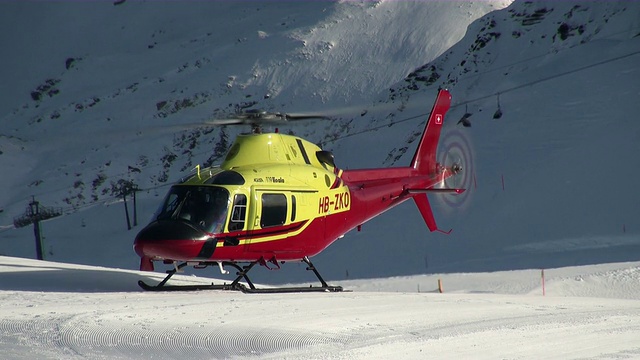 瑞士伯恩斯奥博兰mannlichen / Grindelwald的MS Helicopter视频素材