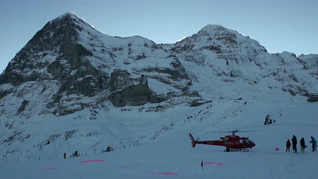 WS直升机在kleine scheidegg / Grindelwald起飞，berese Oberland，瑞士视频素材