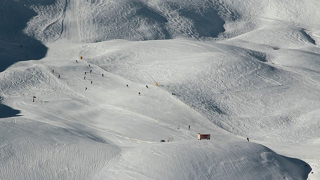 瑞士伯恩斯奥博兰kleine scheidegg / Grindelwald的WS滑雪者视频素材