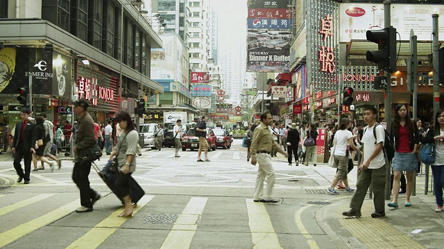 左女士行人过街/香港，香港视频素材