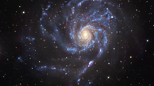 风车星系(M101)，光学图像。视频素材