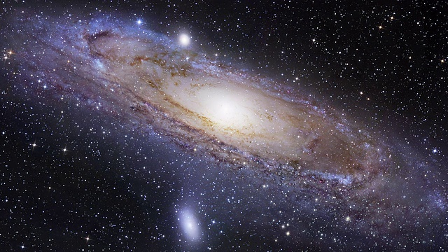 仙女座星系(M31)，光学图像。仙女座星系距离我们只有250万光年，是离我们最近的主要星系。视频素材