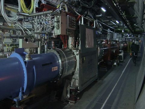 位于瑞士日内瓦附近的CERN(欧洲粒子物理实验室)的LHC(大型强子对撞机)低温装置视频素材