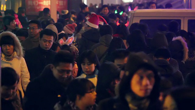 平安夜的LS街/中国陕西西安视频素材