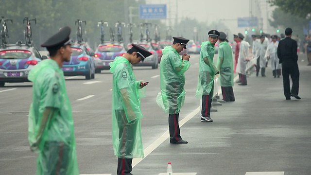 中国陕西西安自行车赛WS安全人员视频素材