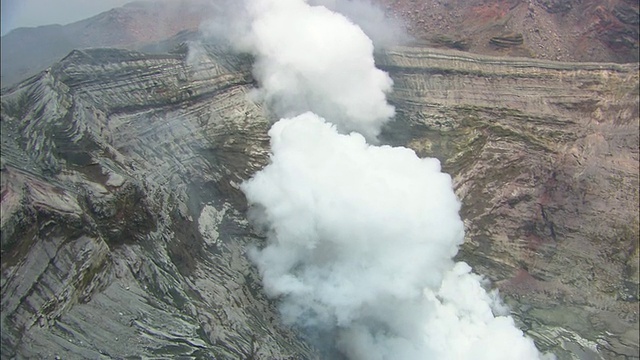 WS POV AERIAL DS拍摄于日本九州asoyama山视频下载