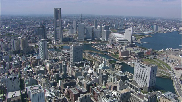 日本横滨河附近的WS POV空中城市视频下载