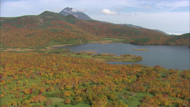 WS AERIAL DS秋湖/北海道，日本视频素材